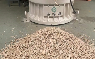 木屑顆粒機加工環(huán)保燃料顆粒，用綠色昭示未來